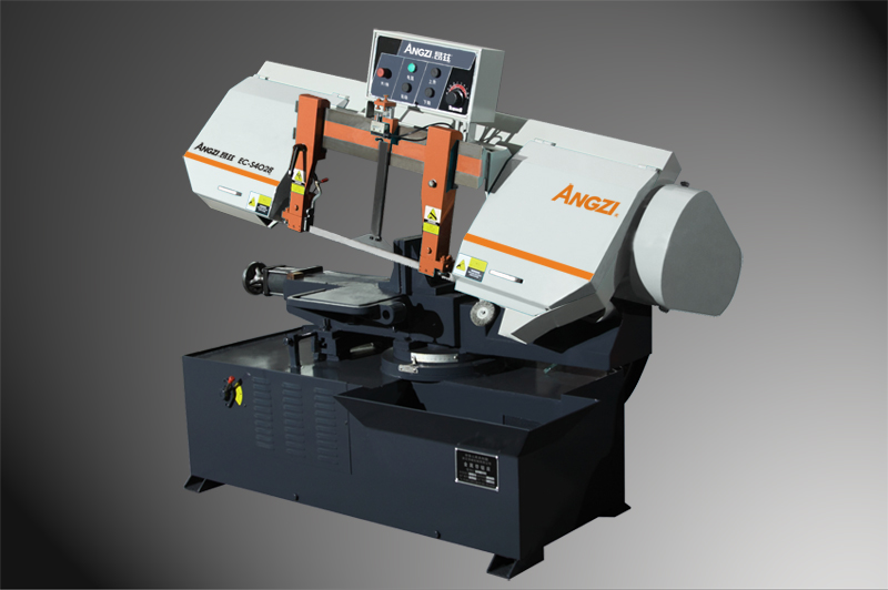 操作鋸床時如何保障安全？